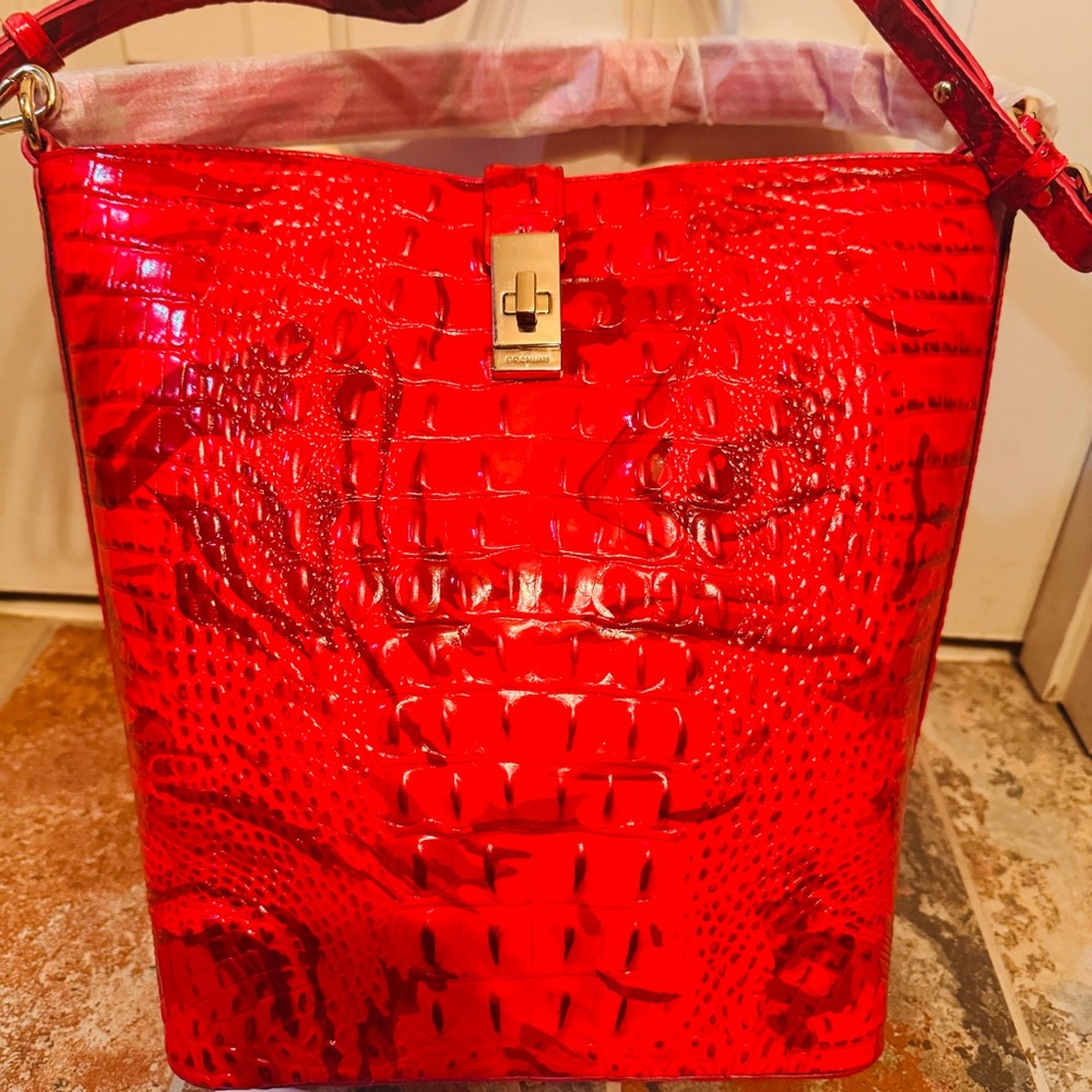 NWT!! Brahmin Shira Bucket Bag in Vibrant Red Flare, Croc Embossed Leather! - Picture 5 of 16